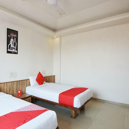Oyo 24197 Saptaruchi Hotell Pimpri-Chinchwad Exteriör bild