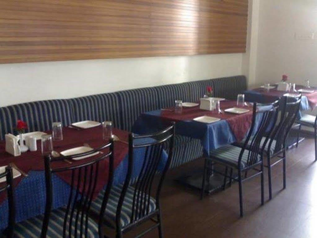 Oyo 24197 Saptaruchi Hotell Pimpri-Chinchwad Exteriör bild