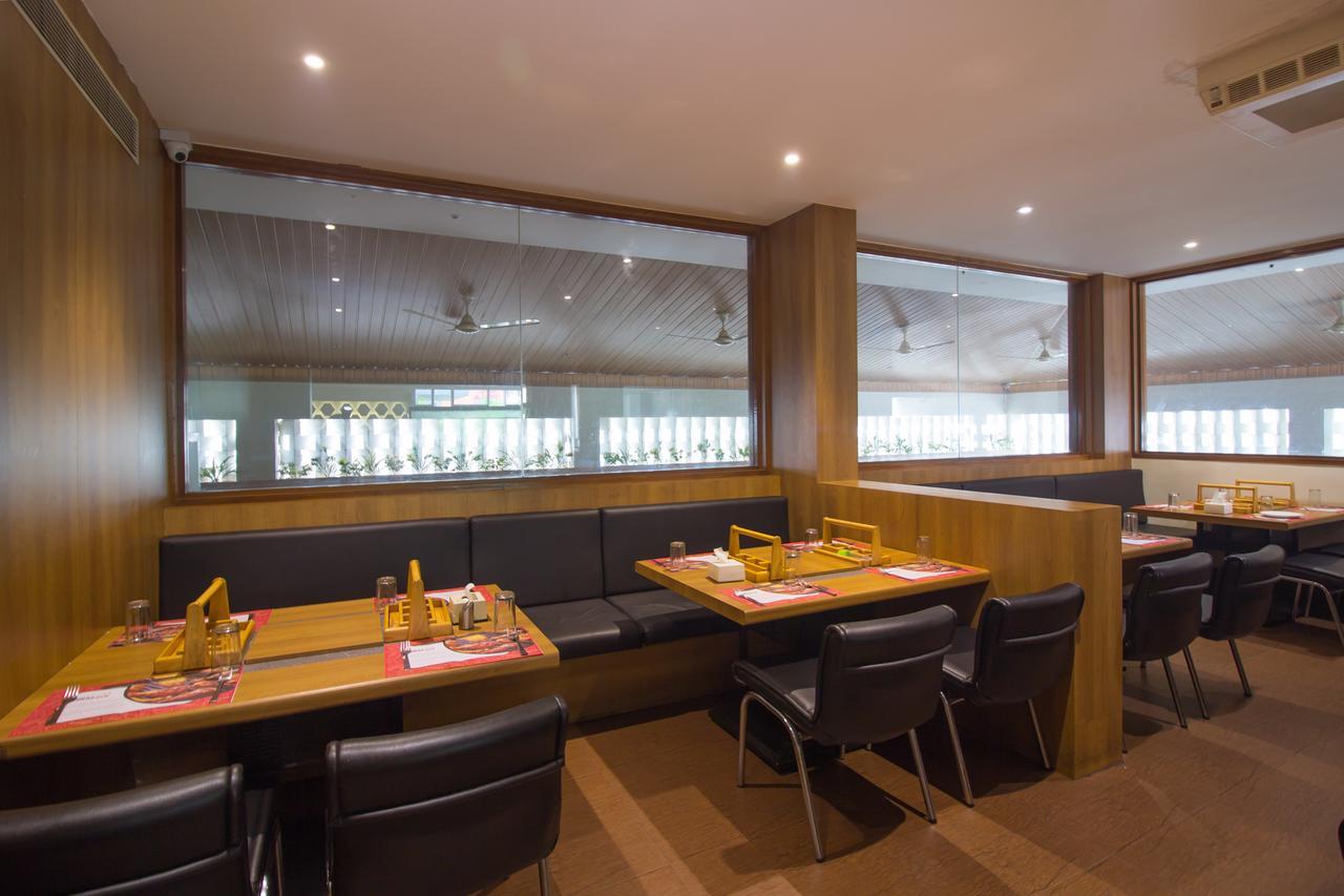 Oyo 24197 Saptaruchi Hotell Pimpri-Chinchwad Exteriör bild