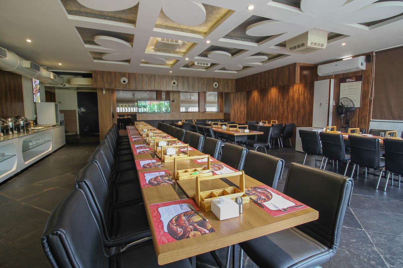 Oyo 24197 Saptaruchi Hotell Pimpri-Chinchwad Exteriör bild