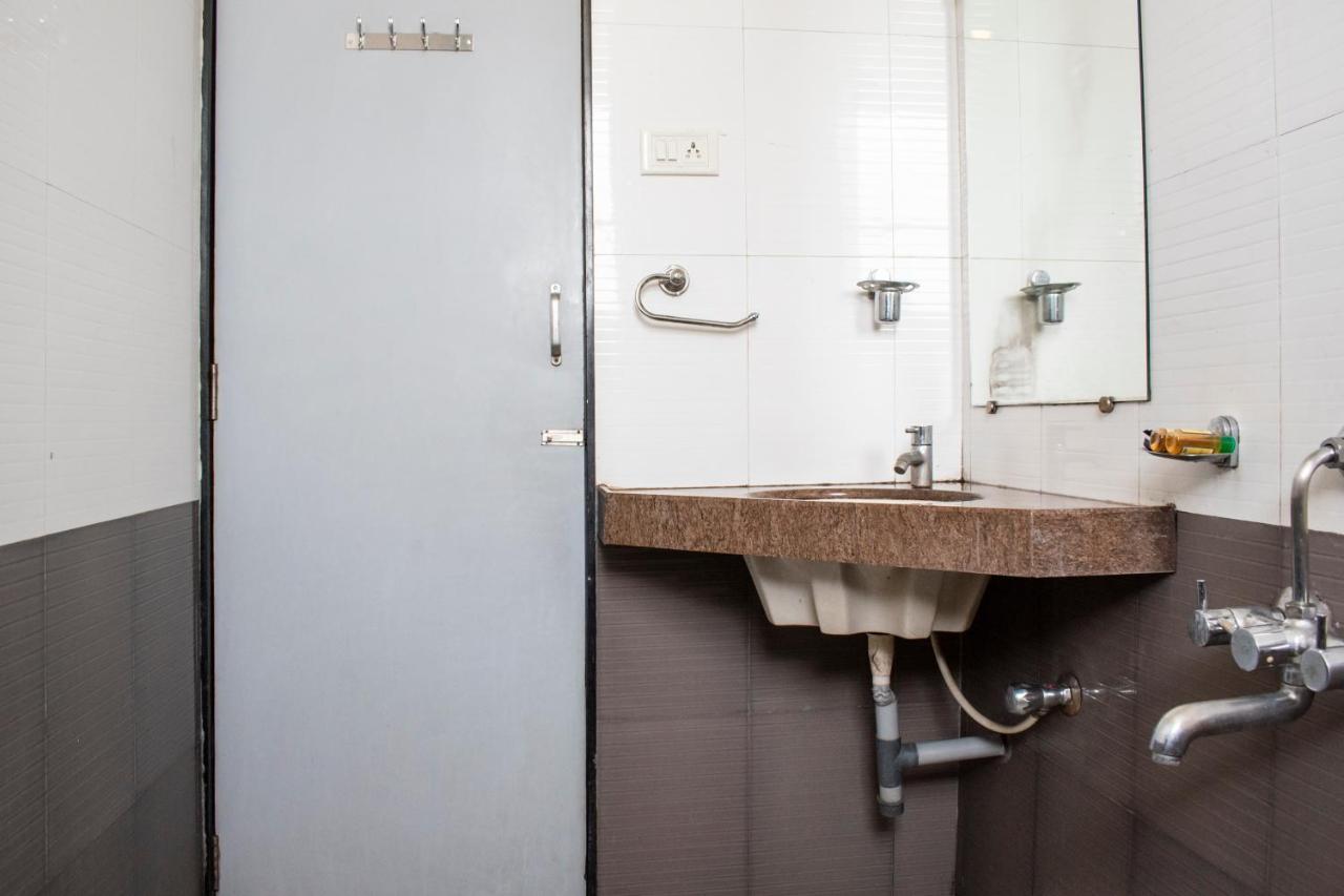 Oyo 24197 Saptaruchi Hotell Pimpri-Chinchwad Exteriör bild