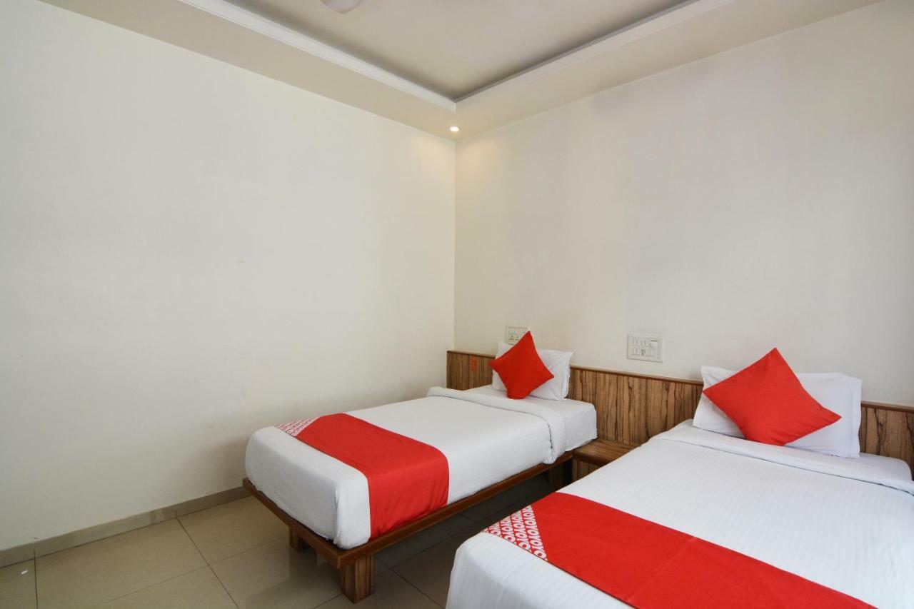 Oyo 24197 Saptaruchi Hotell Pimpri-Chinchwad Exteriör bild