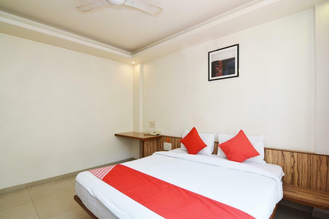 Oyo 24197 Saptaruchi Hotell Pimpri-Chinchwad Exteriör bild