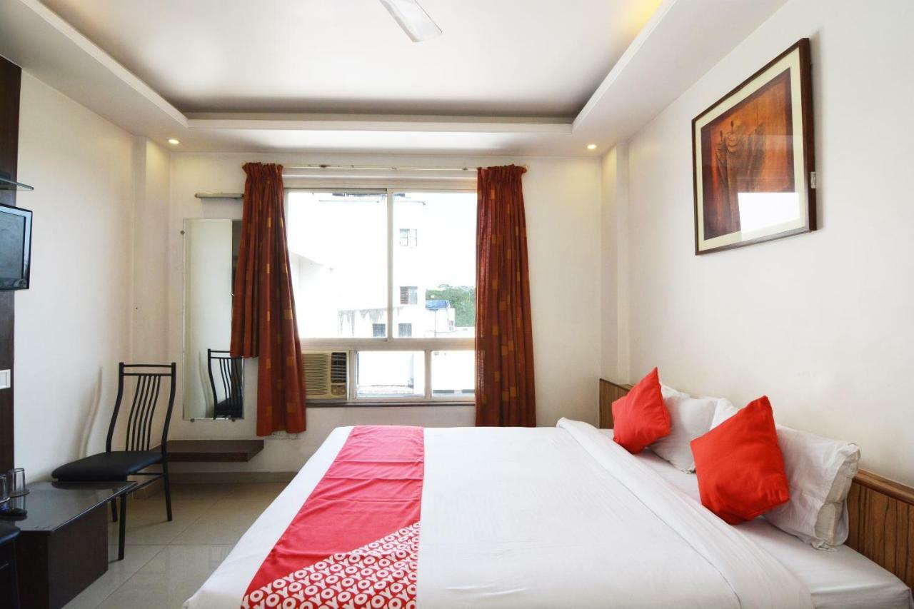 Oyo 24197 Saptaruchi Hotell Pimpri-Chinchwad Exteriör bild