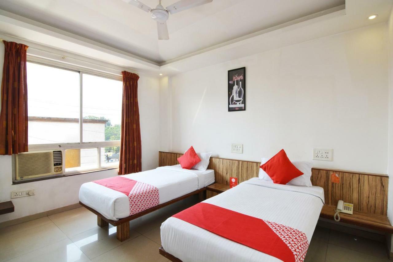Oyo 24197 Saptaruchi Hotell Pimpri-Chinchwad Exteriör bild
