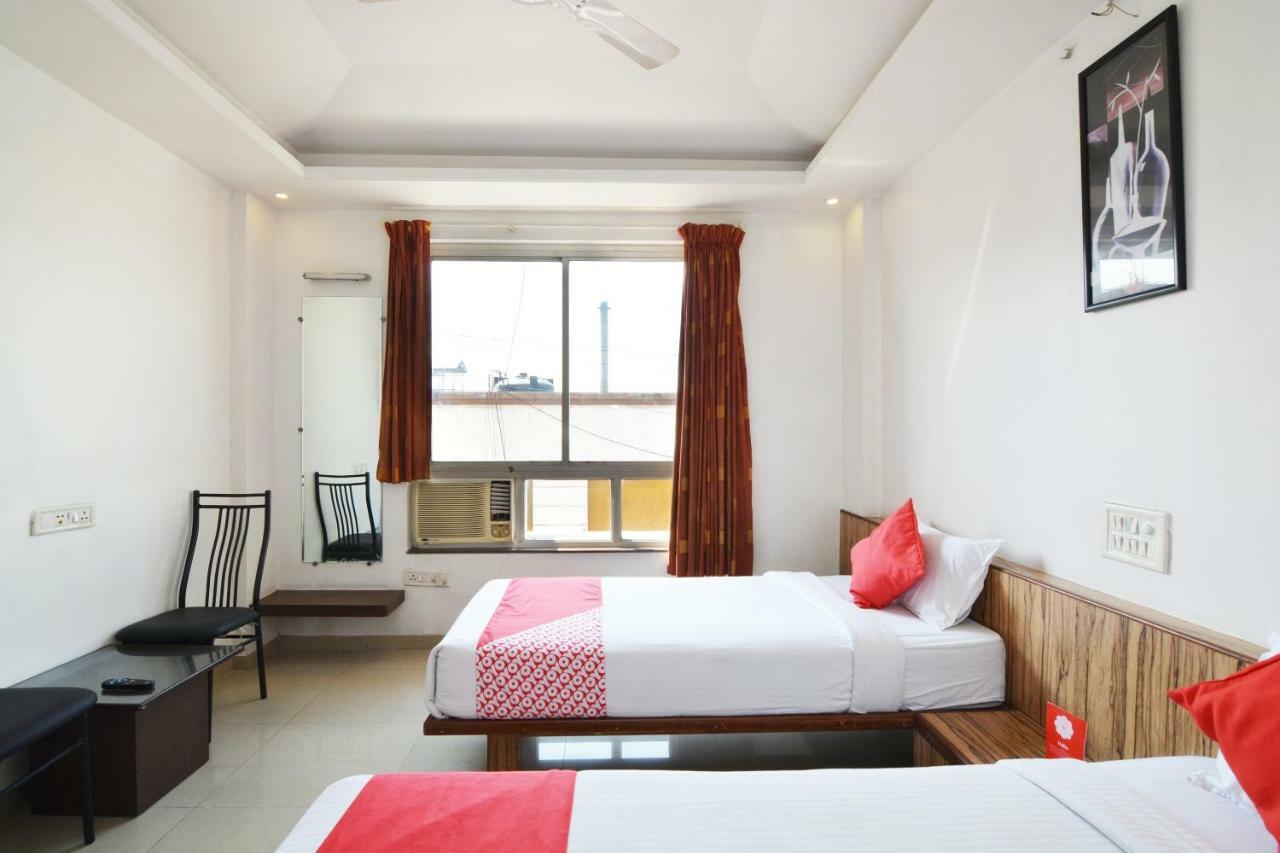 Oyo 24197 Saptaruchi Hotell Pimpri-Chinchwad Exteriör bild