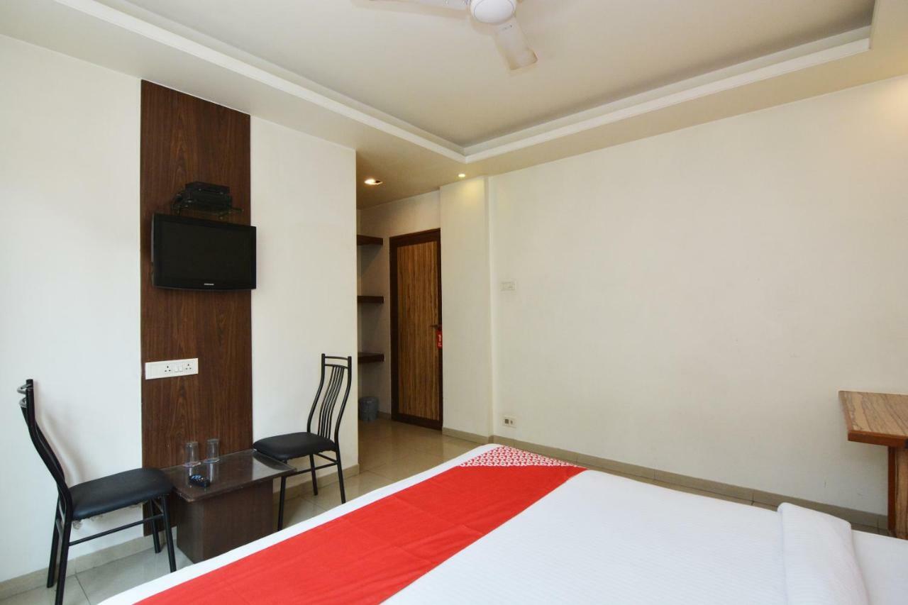 Oyo 24197 Saptaruchi Hotell Pimpri-Chinchwad Exteriör bild